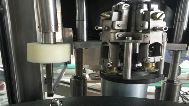 attrezzatura tappatrice.jpg