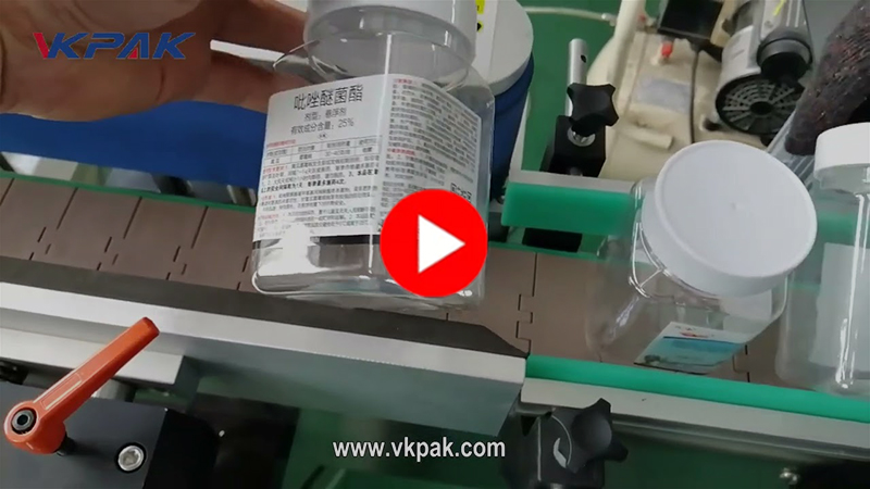 Macchina automatica per l'applicazione di etichette multi-faccia per bottiglie quadrate