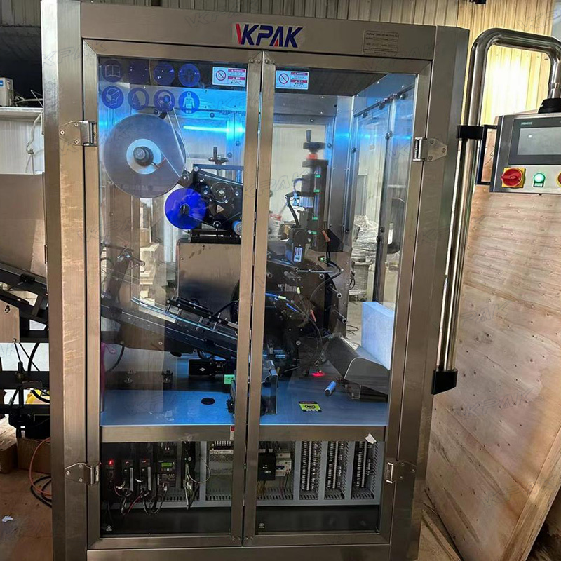 Etichettatrice automatica per tubi morbidi in plastica con sistema di alimentazione dei tubi