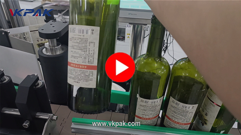 Etichettatrice per bottiglie di vino