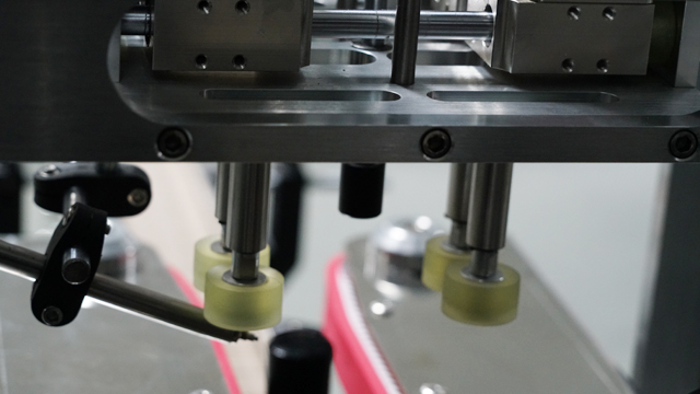 TAPPATURA in linea per bottiglie.jpg