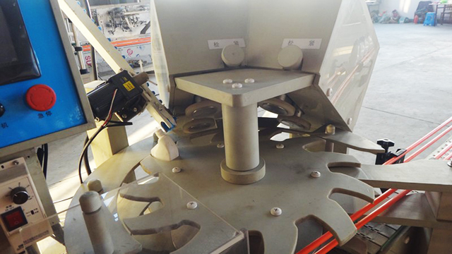 piastra girevole per tappatura.jpg