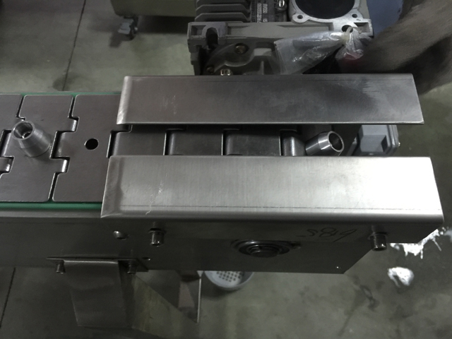 tappi automatici che cadono.jpg