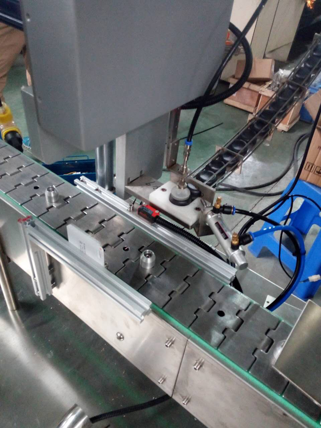 caps robot che alimenta le immagini.jpg