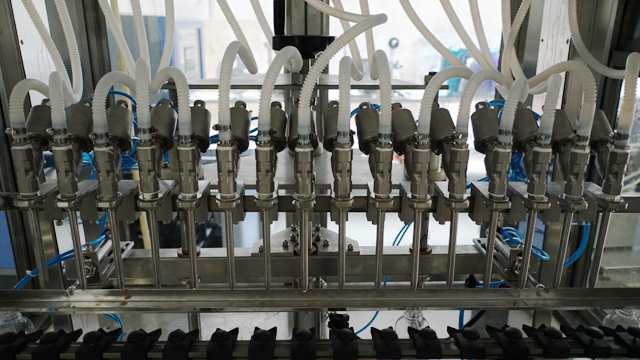 macchinario di riempimento gravità.jpg