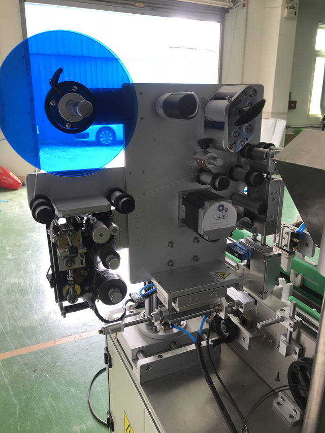 etichettatrice con stampante.jpg