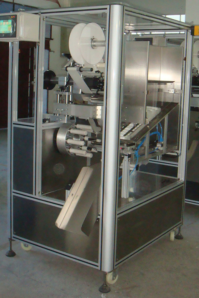 tubes labeling machinery attrezzatura per etichettatura tubi.jpg
