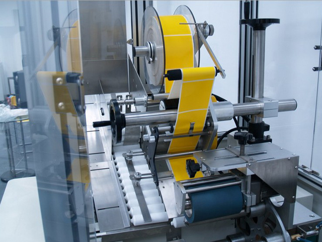 feeding tubes labeling process dettagli per etichettatura macchinari.jpg