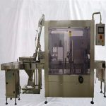 Macchina tappatrice sottovuoto automatica in linea per barattoli di vetro con metal detector