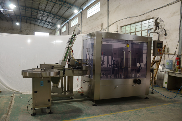 tappatura automatica sottovuoto.jpg