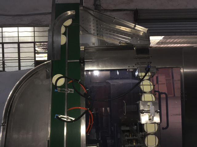 sistema di sollevamento tappi.jpg