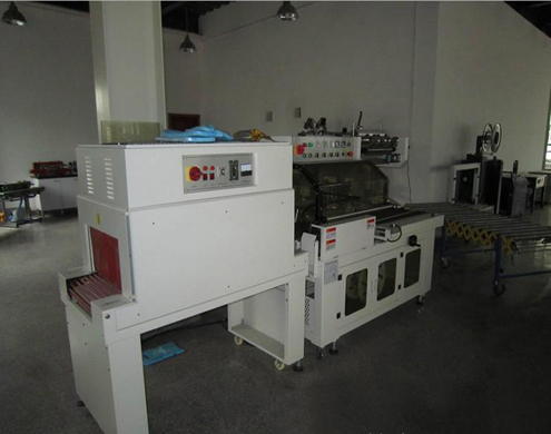 L type sealing shrinkage packing machine Macchina confezionatrice termoretraibile a L.jpg