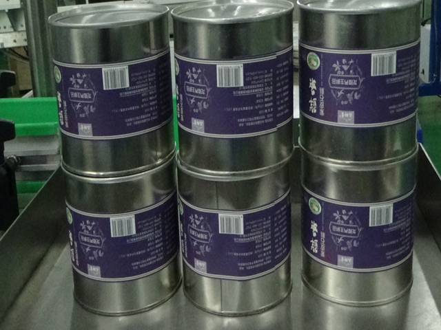 automatic vertical round bottle labeling equipment ETICHETTATRICE PER LATTINE ROTONDO ETIKETTIERMASCHINE.jpg