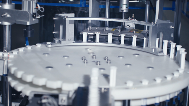 tappatrice per riempimento siringa.jpg