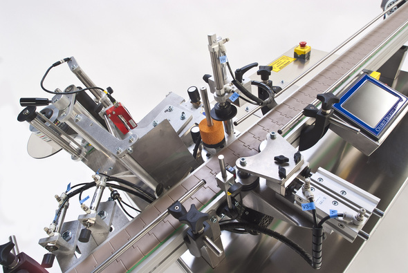 round bottle labeler equipment attrezzatura per etichettatura bottiglie rotonde.jpg