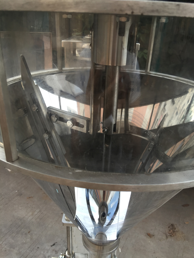 nuova macchina per il riempimento di polveri (1).jpg