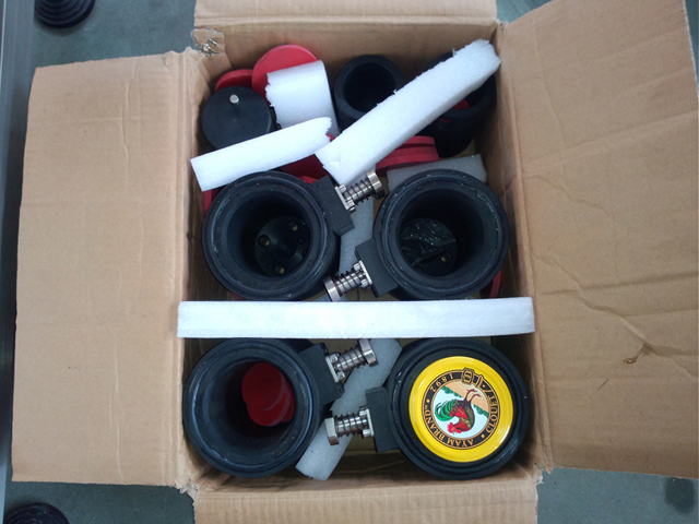 teste di tappatura per diversi stampi per bottiglie.jpg