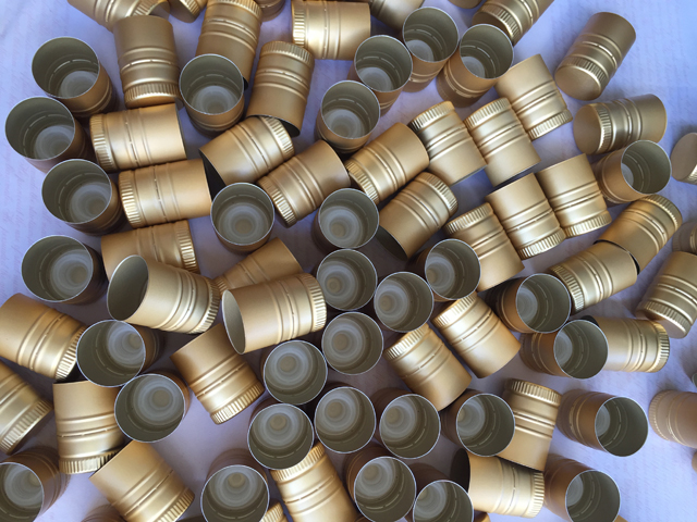 caps samples sent from usa customer for capping machine tappi in alluminio.jpg