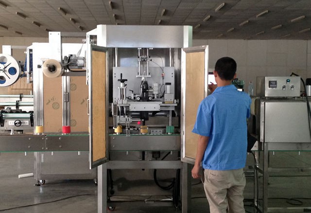 etichettatrice a nastro.jpg