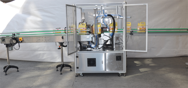 etichettatrice a stazione singola.png