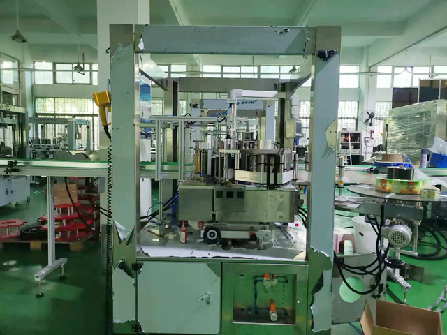 macchina per etichette hot melt.jpg