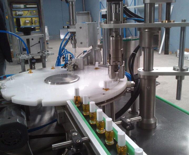 attrezzatura di riempimento rotativo.jpg