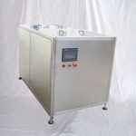 Macchina automatica per ordinare e riordinare piccole bottiglie rotonde di plastica