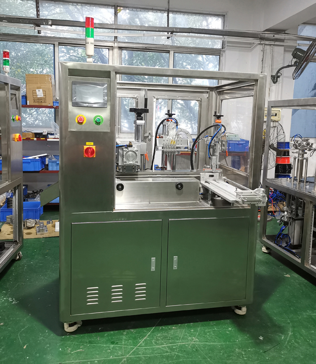 macchina nel serbatoio di stoccaggio.jpg