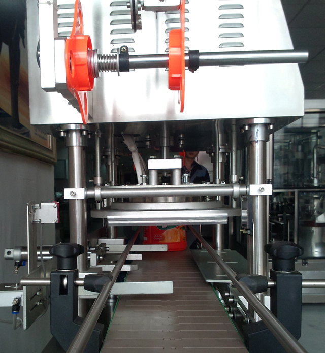 conveyor belt for jars sealing machine rullo per caricamento pellicola.jpg