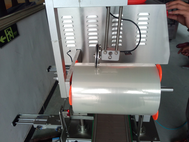 film ready on the roller for jars sealing pellicola per sigillatura.jpg