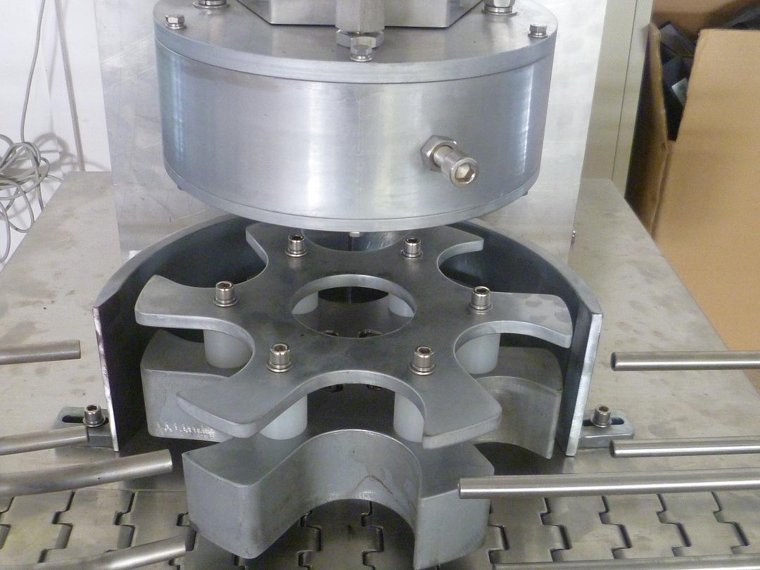 rotary vacuum capper machinery testa rotante della macchina tappatrice sottovuoto.JPG