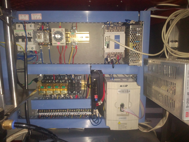 relays for filling sealing machines DENTRO macchine riempitrici e sigillatrici per tubi in alluminio.jpg