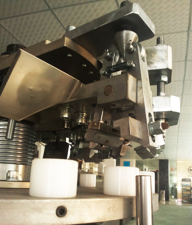 sealer part for metal hose riempimento sigillante per tubi metallici.jpg