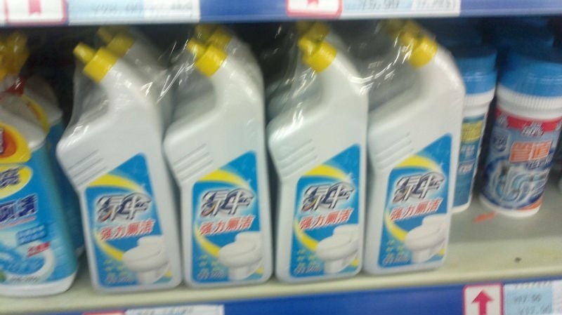 liquid detergent bottles wrapping imballaggio bottiglie detersivo liquido.jpg