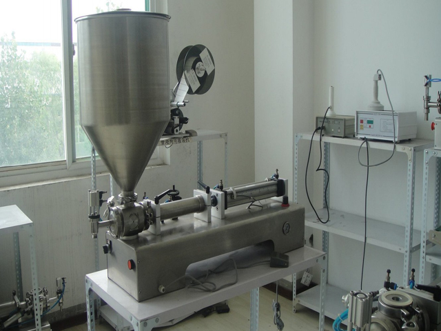 Full pneumatic liquid&paste filling machine 50-1000ML RIEMPITRICE A TESTA SINGOLA CON TRAMOGGIA.jpg