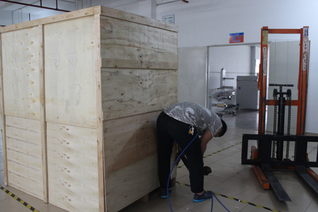 imballaggio in cassa di legno per etichettatura orizzontale (2).JPG