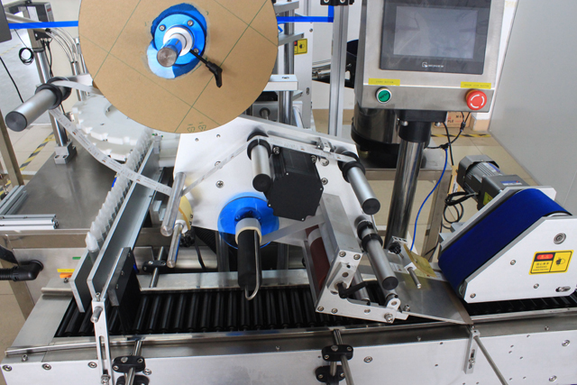 rolling bars from horizontal labeling machine cinghia sincrona per bottiglie rotanti.jpg