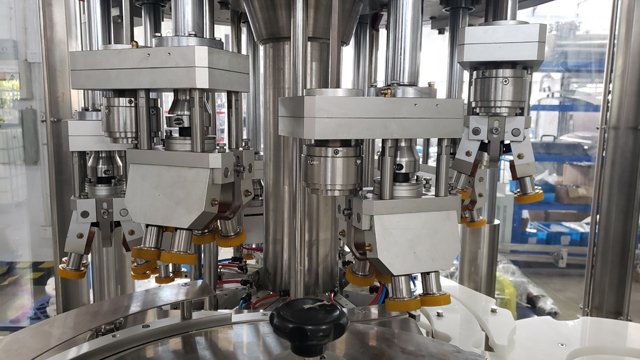 8 heas tappo a vite.jpg