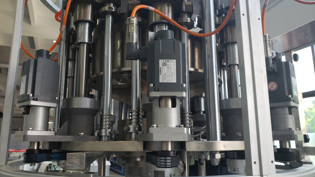 8 heas tappo a vite.jpg