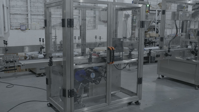 etichettatrice per barattoli con fondo macchina.jpg