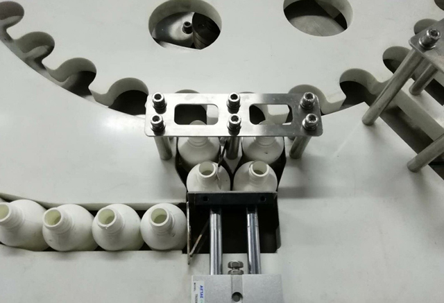 bottiglie alimentatore.jpg