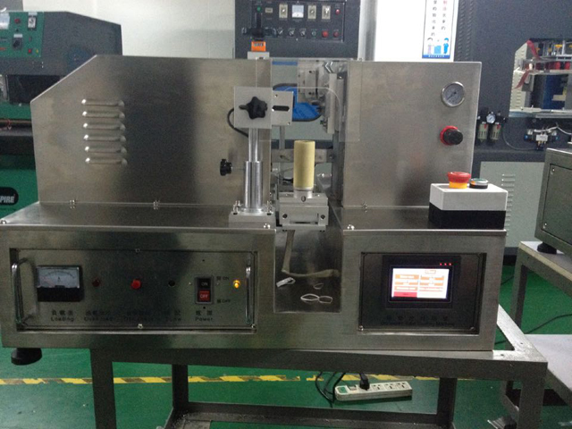 ultrasonic tube sealing equipment macchina sigillatrice per tubi ad ultrasuoni.jpg
