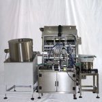 Macchina riempitrice e tappatrice a pressione per piccole bottiglie di olio per la cura dei capelli monoblocco