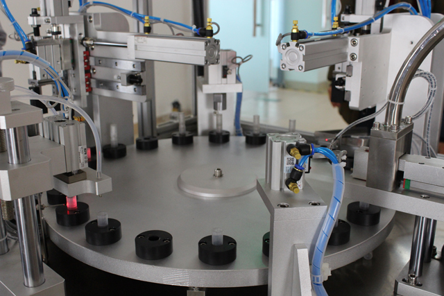 macchina di riempimento e pressatura automatica.jpg