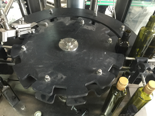 Immagini ravvicinate della tappatrice ROPP.jpg