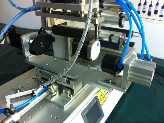 macchine etichettatrici testa etichettatrice .jpg