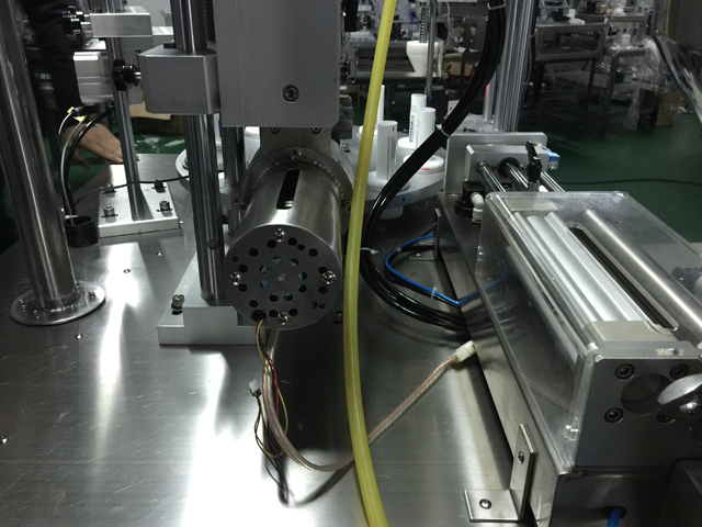ultrasounic generator riempimento sigillatura ad ultrasuoni per tubi paste.jpg