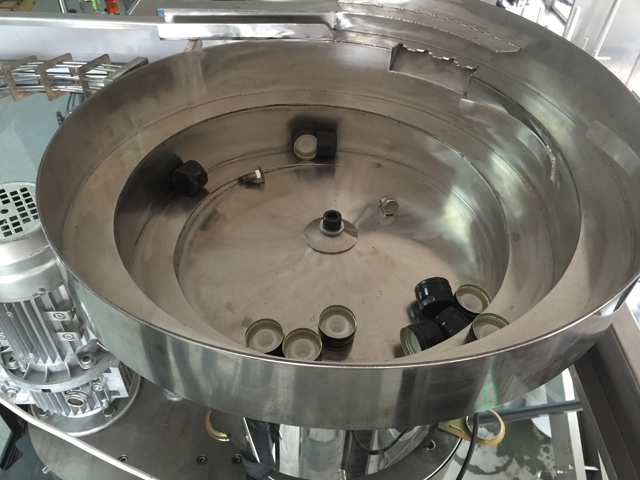 sistema di alimentazione del vibratore dei tappi.jpg