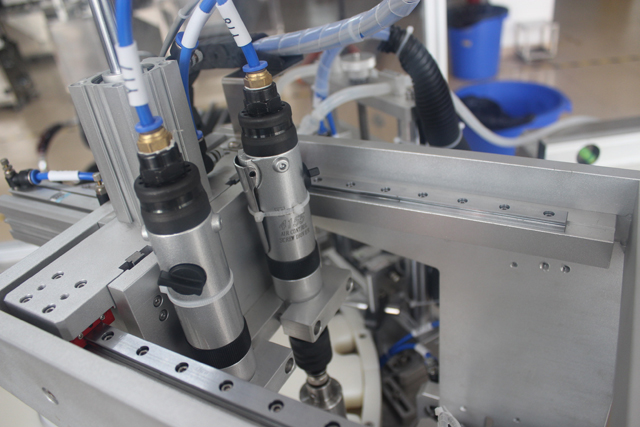 servomotore che controlla la tappatrice 2 pz.