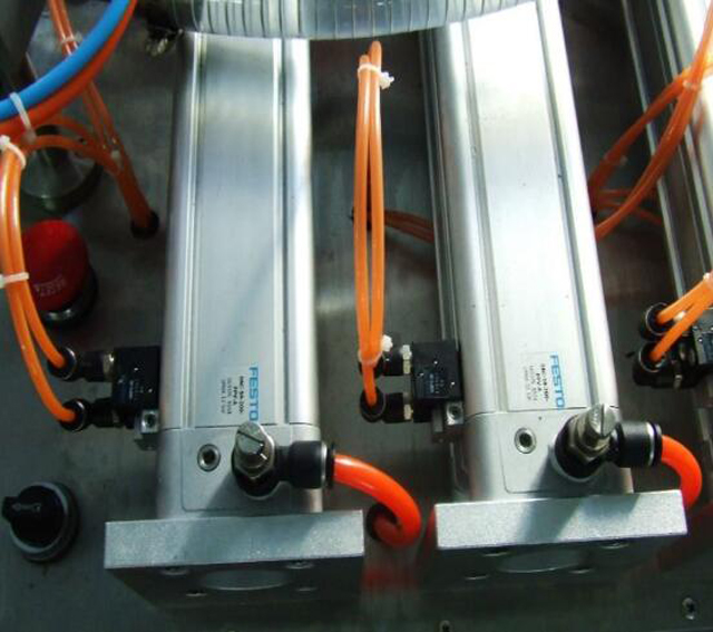 immagini ravvicinate per macchinari di riempimento.jpg